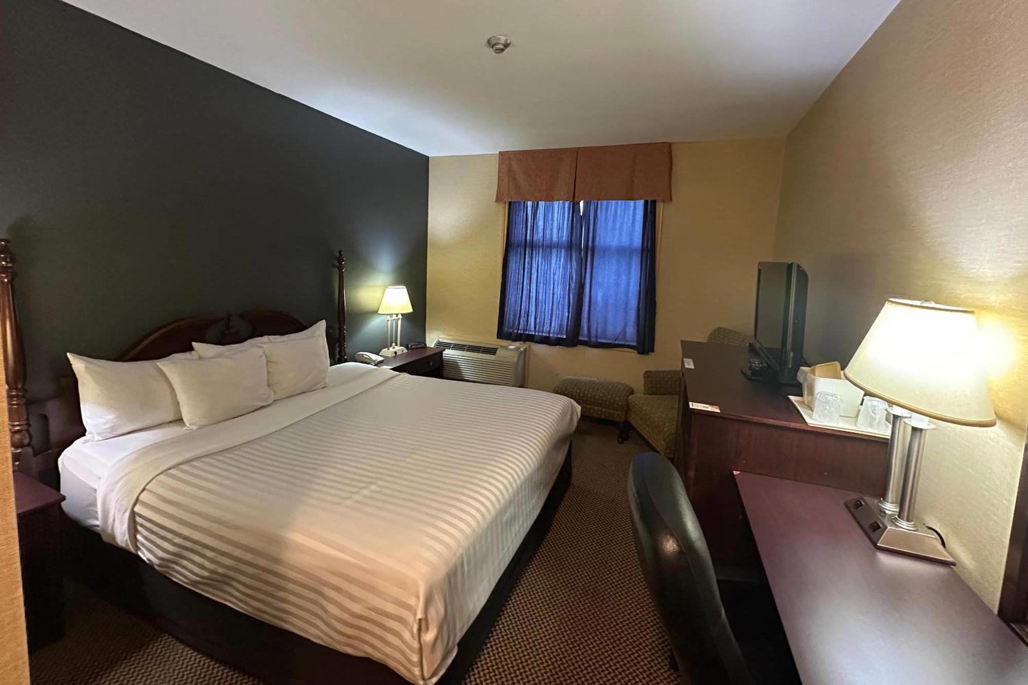 Econo Lodge City Centre Kingston Eksteriør billede